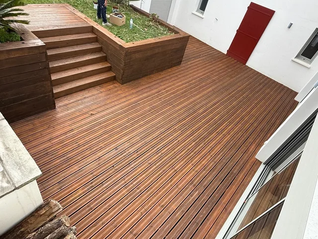 Terrasse à niveaux et escaliers — remise en état puis entretien